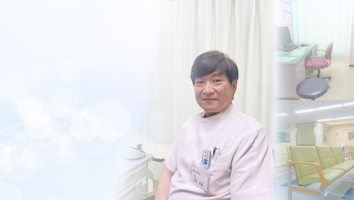 介護施設スタッフの職場風景。医務室または事務室と見られる。